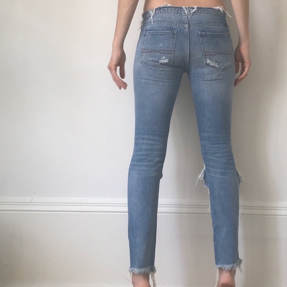 Lucky Brand • Appleby Low-Rise Ankle Jeans - Picture 2 of 6